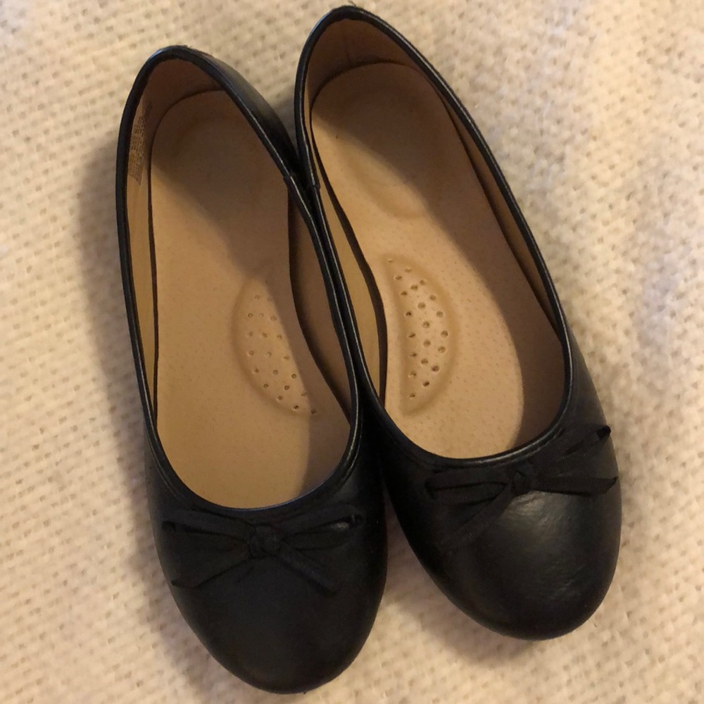 Perfect girls black flats size 3